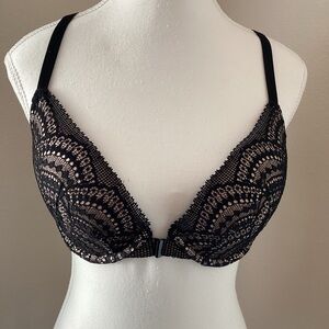 Elegant Black Lace Bra 34D.  Great for sleeveless or tank tops.